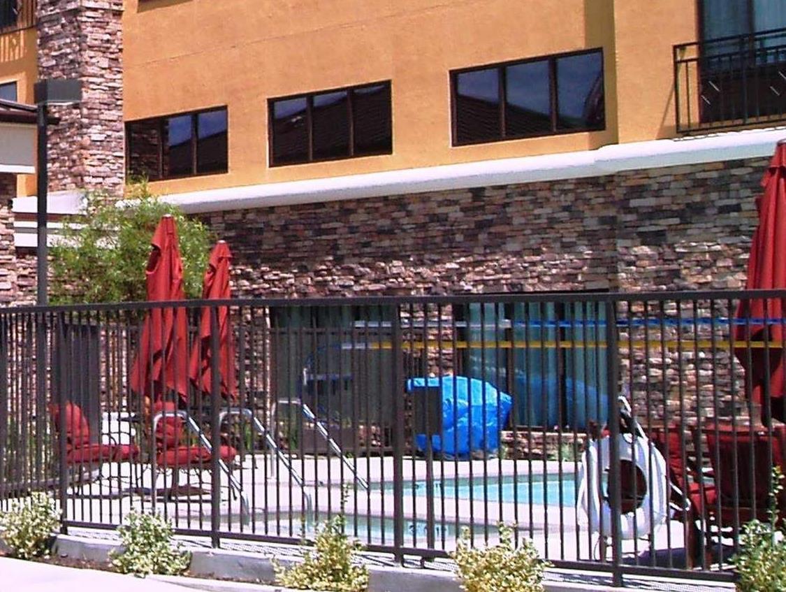 希尔顿欢朋套房酒店-罗斯维尔 外观 照片